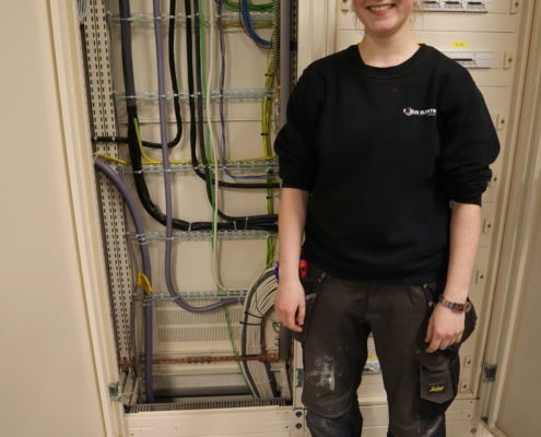 Marion, elektrikerlærling - www.ofelsf.no